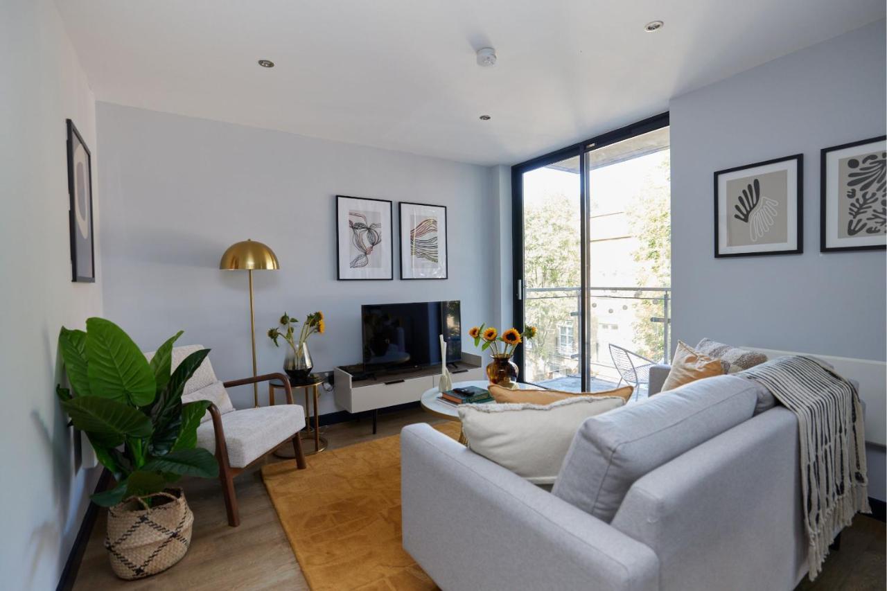 The Whitechapel Place - Stunning 2bdr Flat With Balcony * London