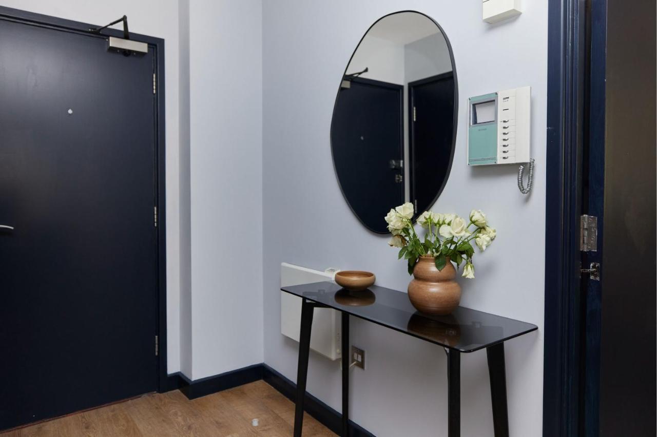 The Whitechapel Place - Stunning 2bdr Flat With Balcony London