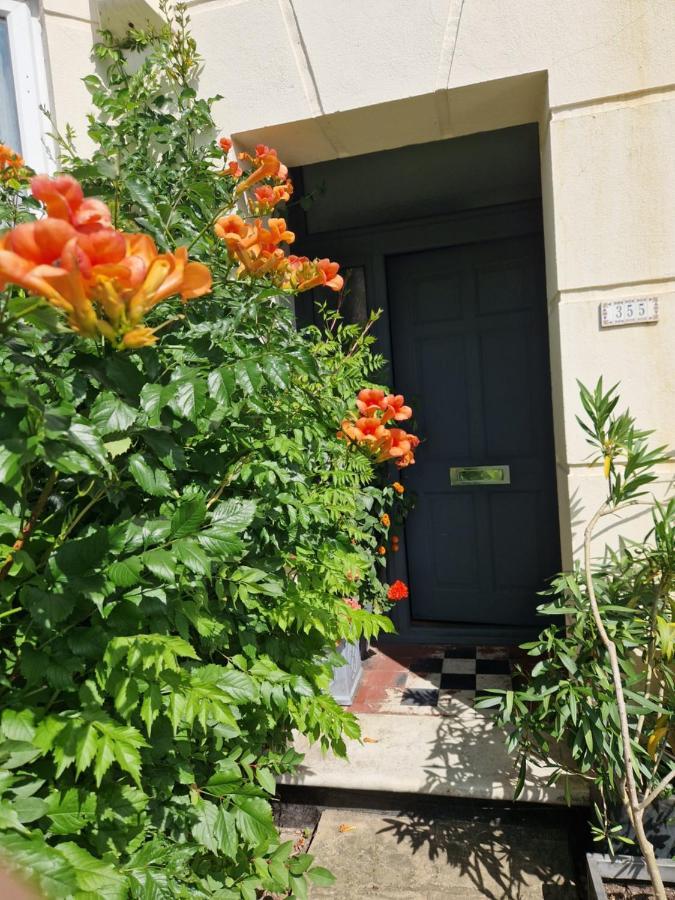 A Lovely One Bedroom In Hither Lane Lägenhet London