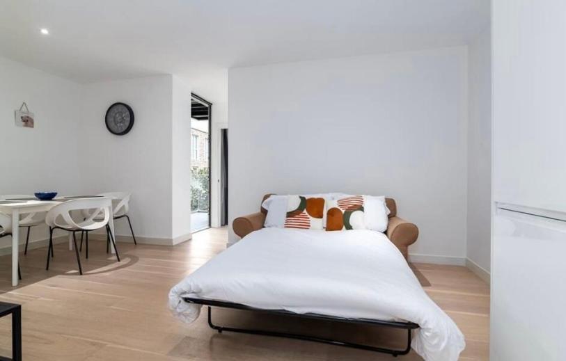 Rum i privatbostad Contemporary Overlooking Barrier Park London