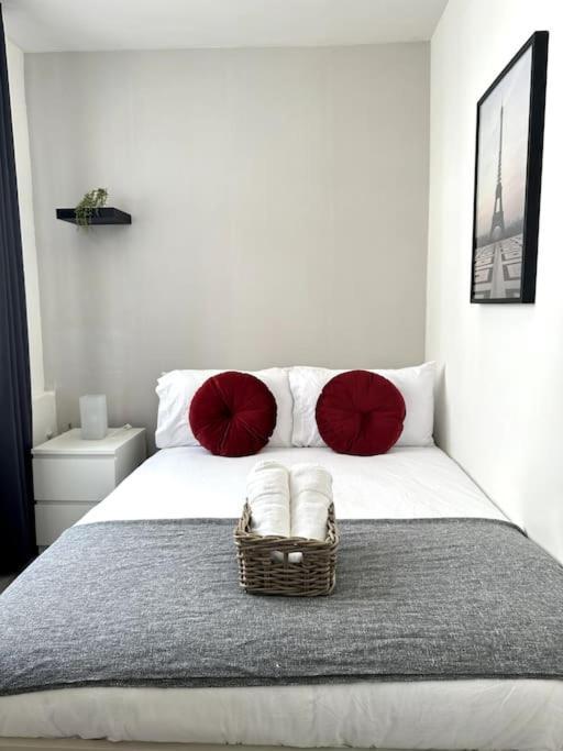 Stunning 2-bed Near London. Lägenhet