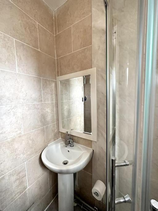 Stunning 2-bed Near London. Lägenhet