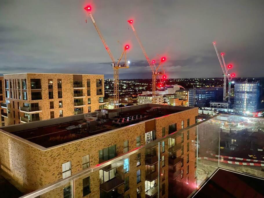 Morden Luxury 2bedroom Lejlighed London