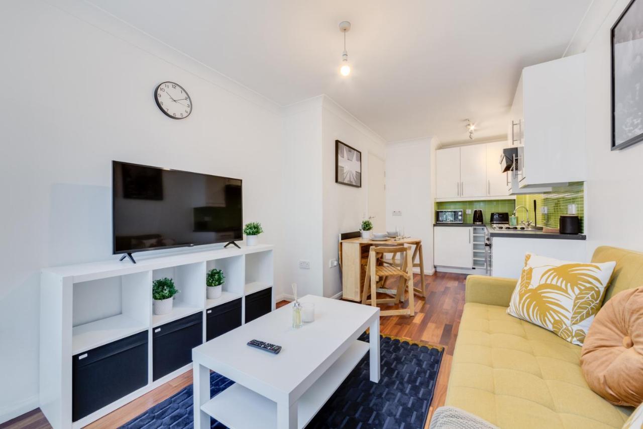 Visit London 1 Bed Flat- Canary Wharf Close To River Thames Leilighet *