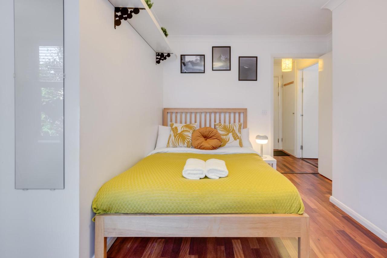 Visit London 1 Bed Flat- Canary Wharf Close To River Thames Leilighet London