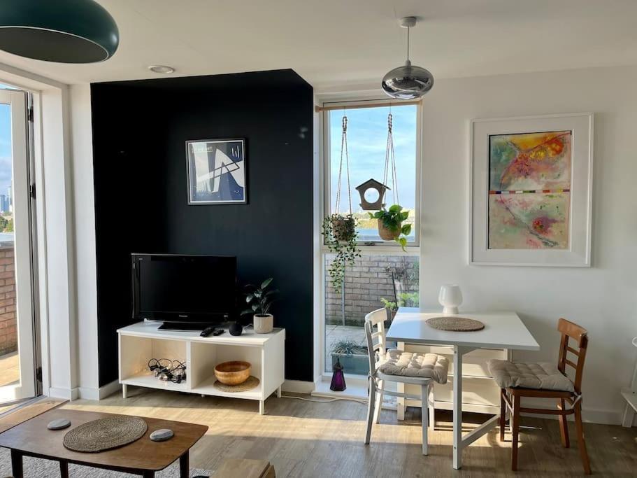 Elegant Chic Living: 1 Bed In Vibrant Area Londen