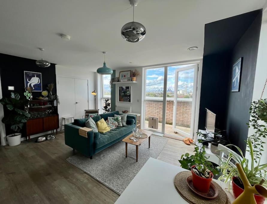 Elegant Chic Living: 1 Bed In Vibrant Area Appartement Londen