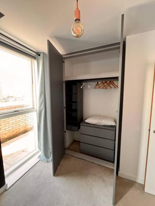 Appartement Elegant Chic Living: 1 Bed In Vibrant Area *