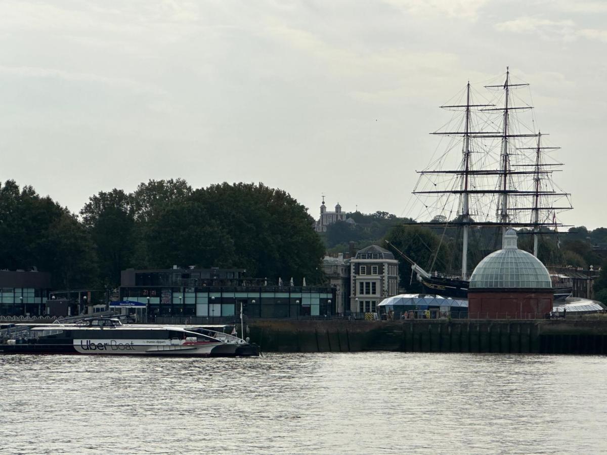River Views From Canary Wharf Lejlighed London