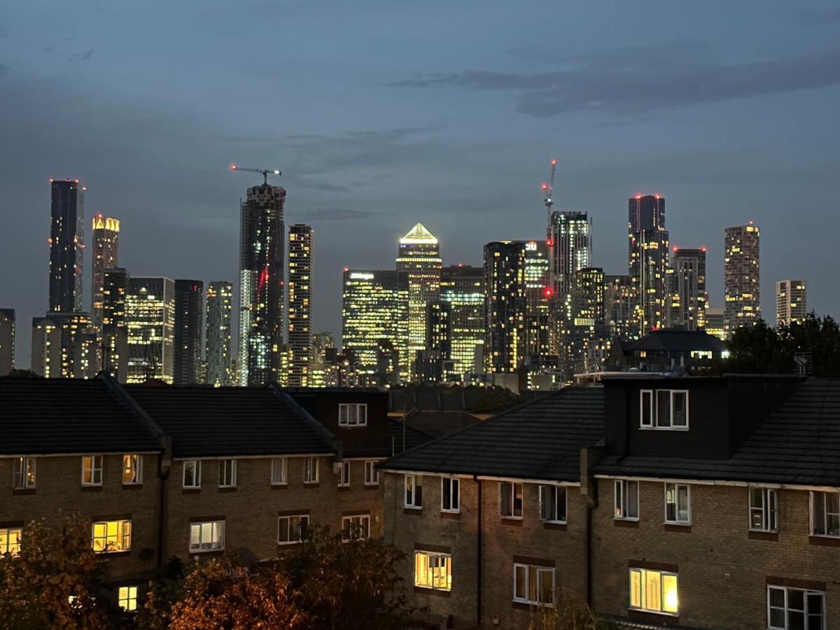 River Views From Canary Wharf Lejlighed London