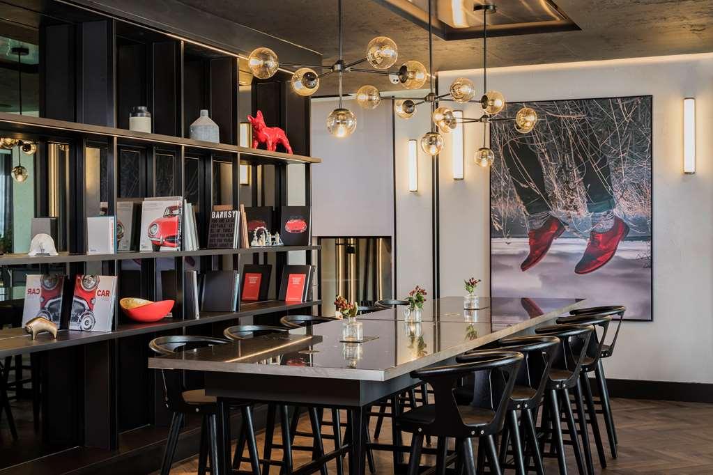 Radisson Red Heathrow Hotel