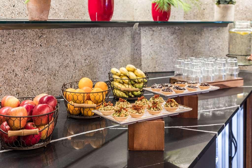Radisson Red Heathrow Hotel London