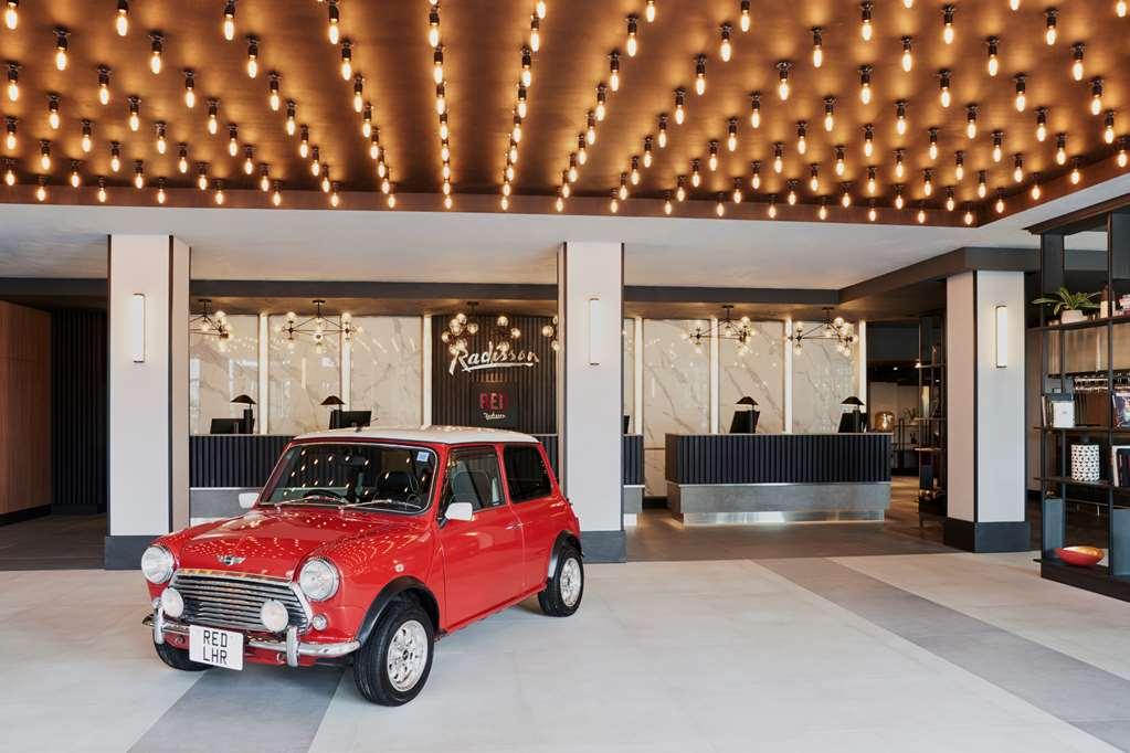 Radisson Red Heathrow Hotel *