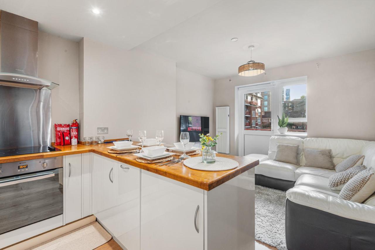 Whitechapel - Steps From Station & Sights! Leilighet London
