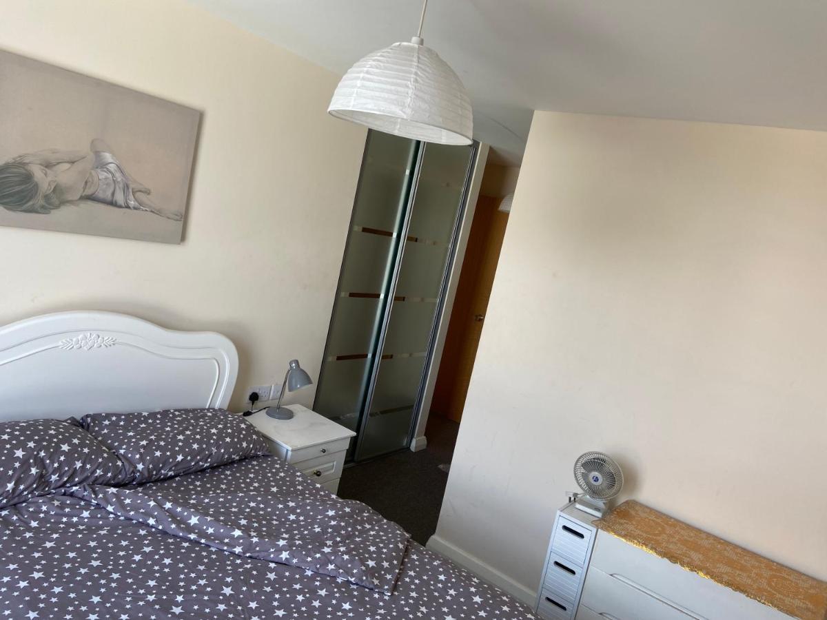 Lovely 2br W/ View Appartement