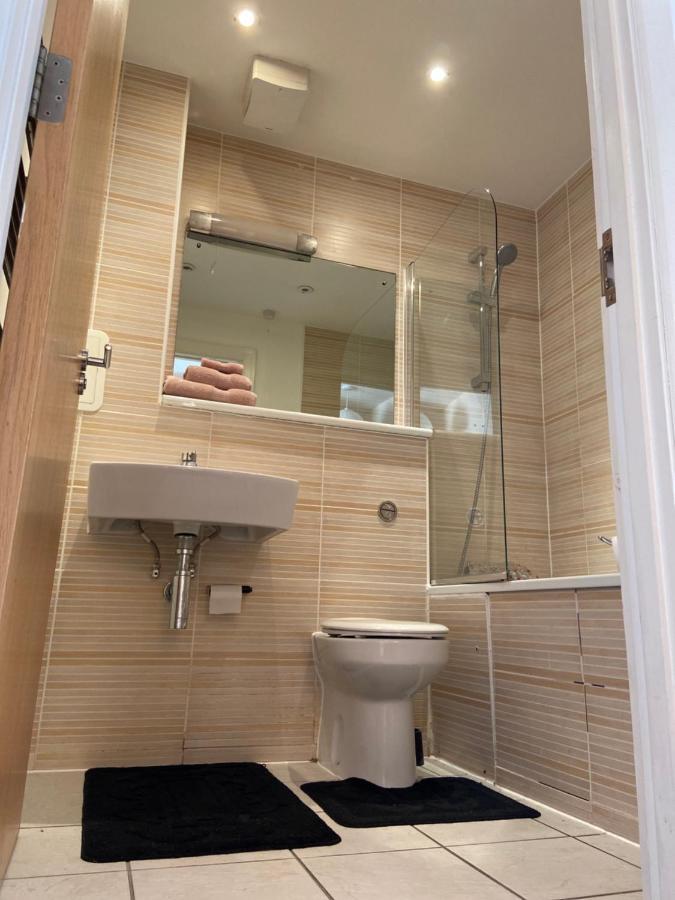Lovely 2br W/ View Appartement