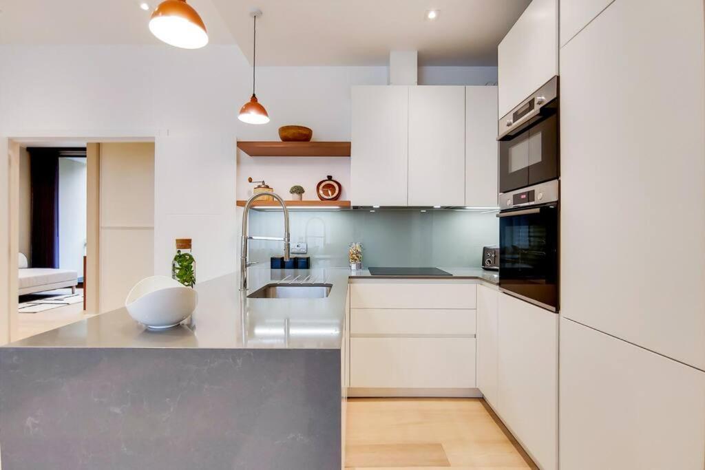 11 Borough - Bright & Spacious 2-bed Near Bridge Lägenhet London