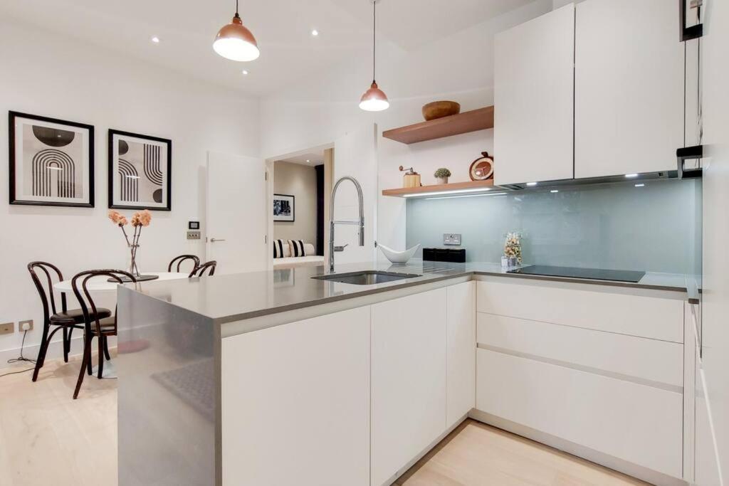 11 Borough - Bright & Spacious 2-bed Near Bridge Lägenhet London