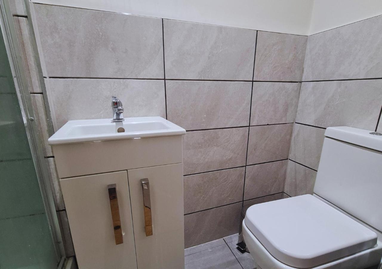 Modern 2 Bedroom In Peckham Apartment *