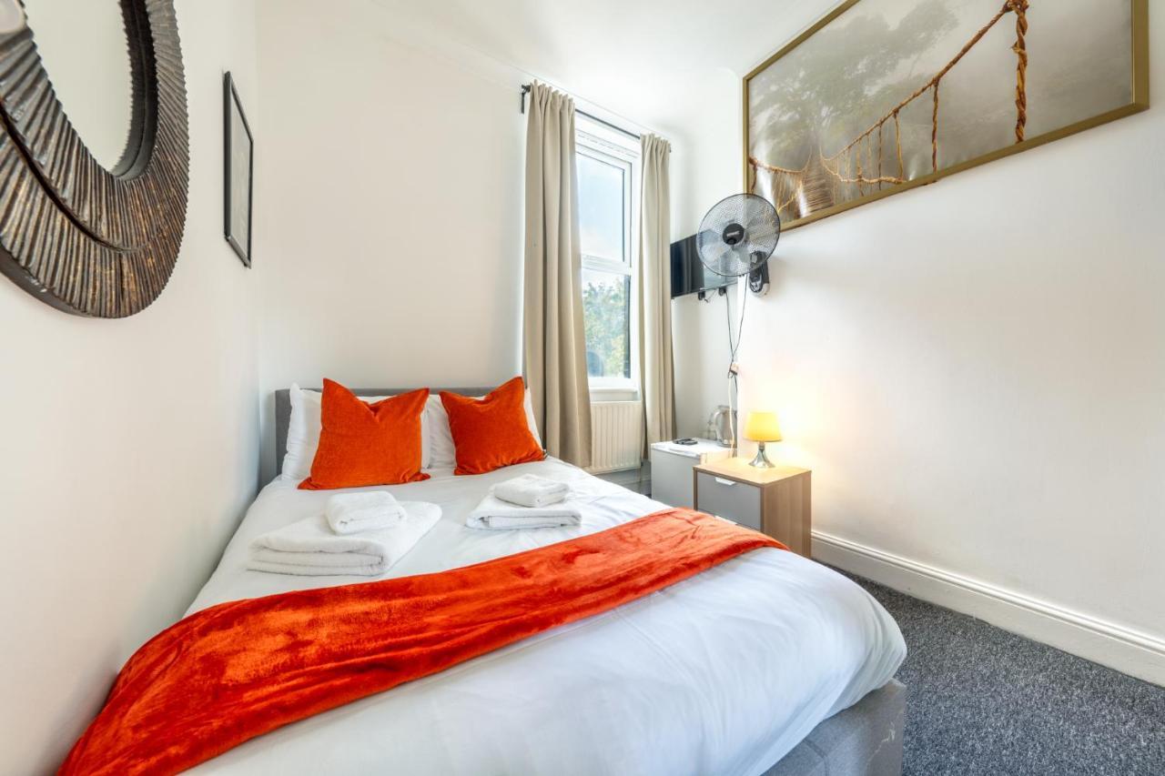 The Buross - Aldgate * Londra