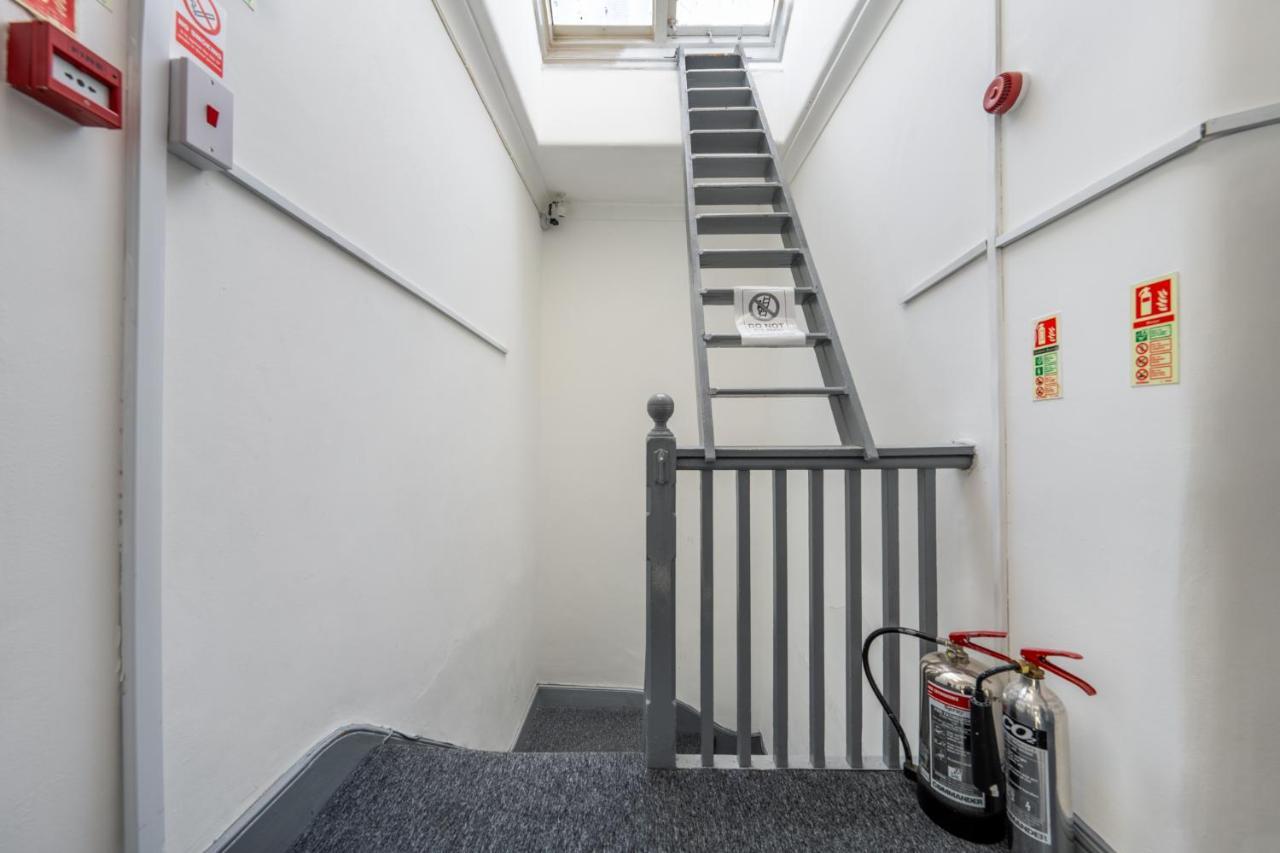 The Buross - Aldgate * Londra
