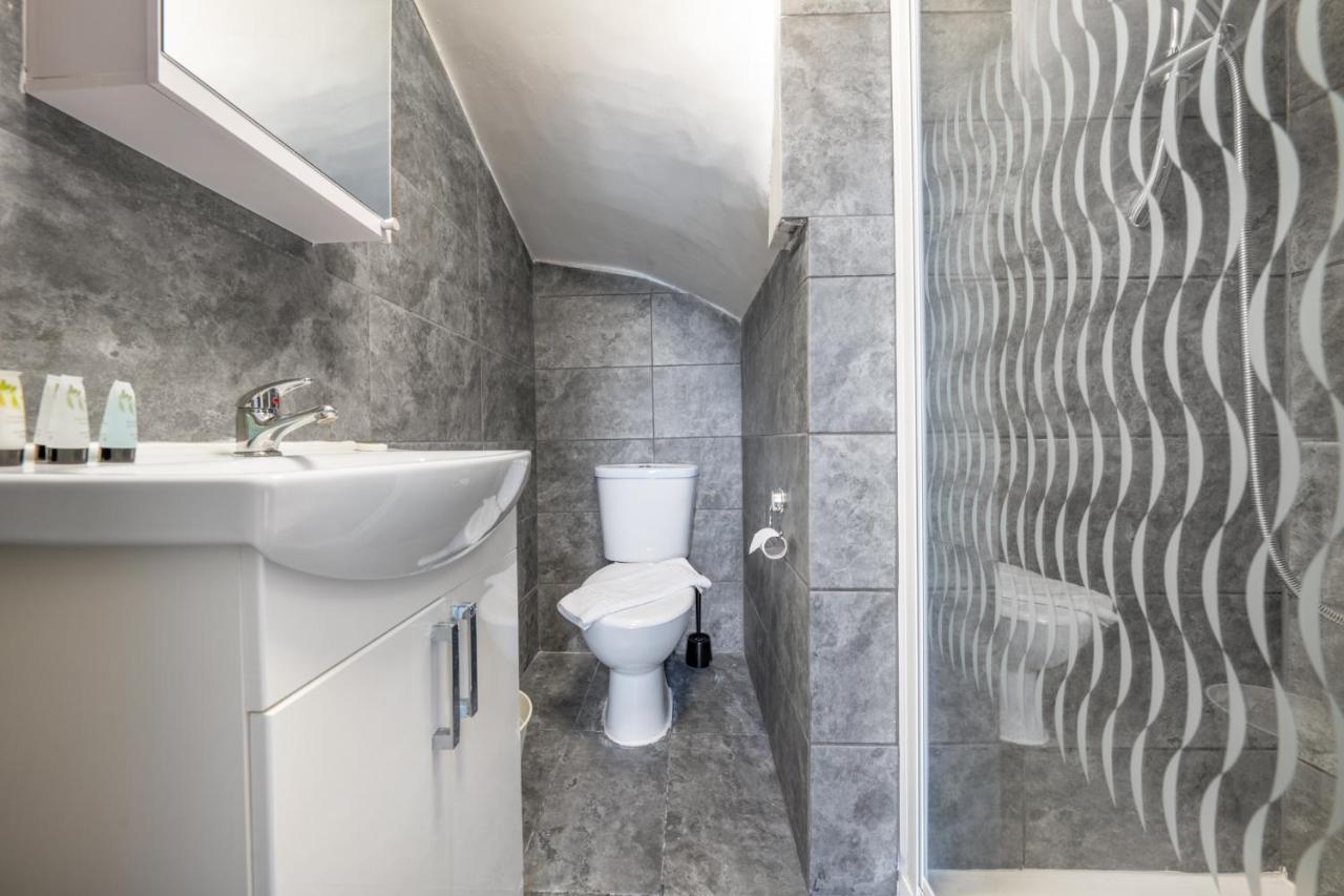 The Buross - Aldgate Aparthotel Londra