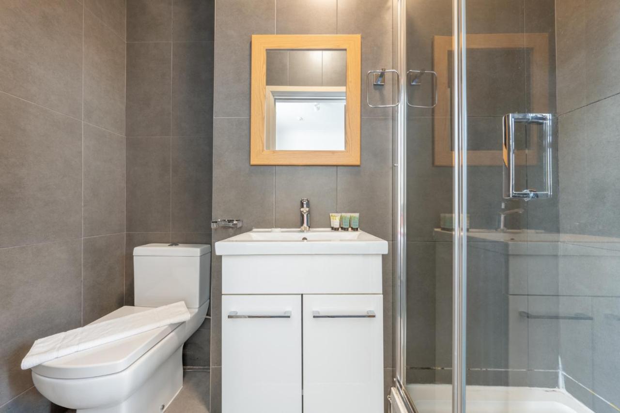 The Buross - Aldgate * Londra