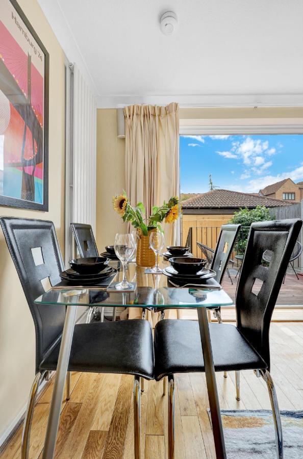 Charming 3 Bedroom House Short Term & Flexible Renting Canary Wharf With Free Wifi & Garden Appartement *