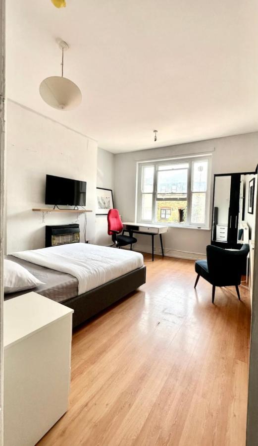 Whitechapel Station Homestay *