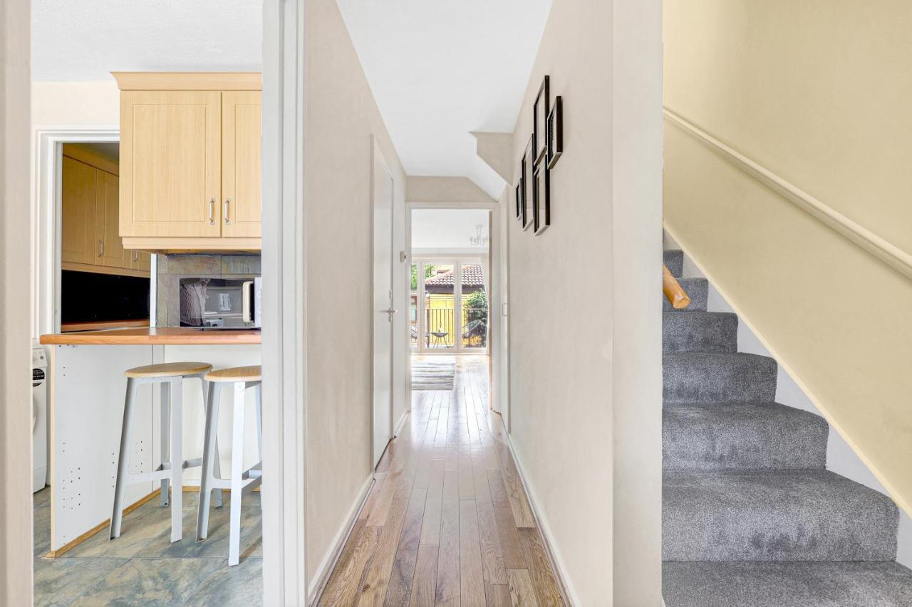 Charming 3 Bedroom House Short Term & Flexible Renting Canary Wharf With Free Wifi & Garden Appartement Londres
