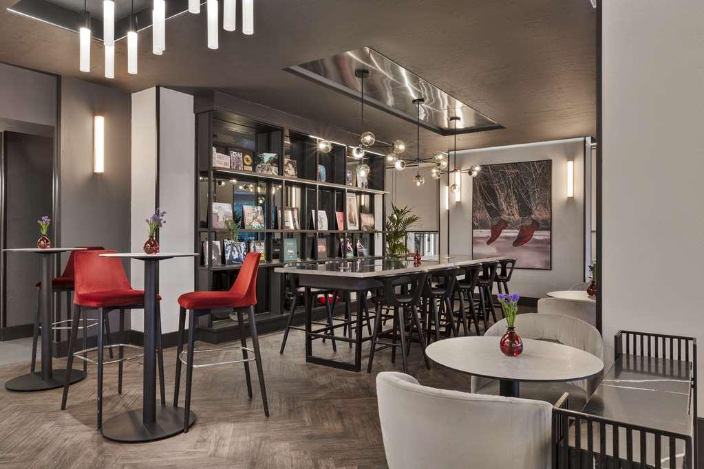 Radisson Red Heathrow *