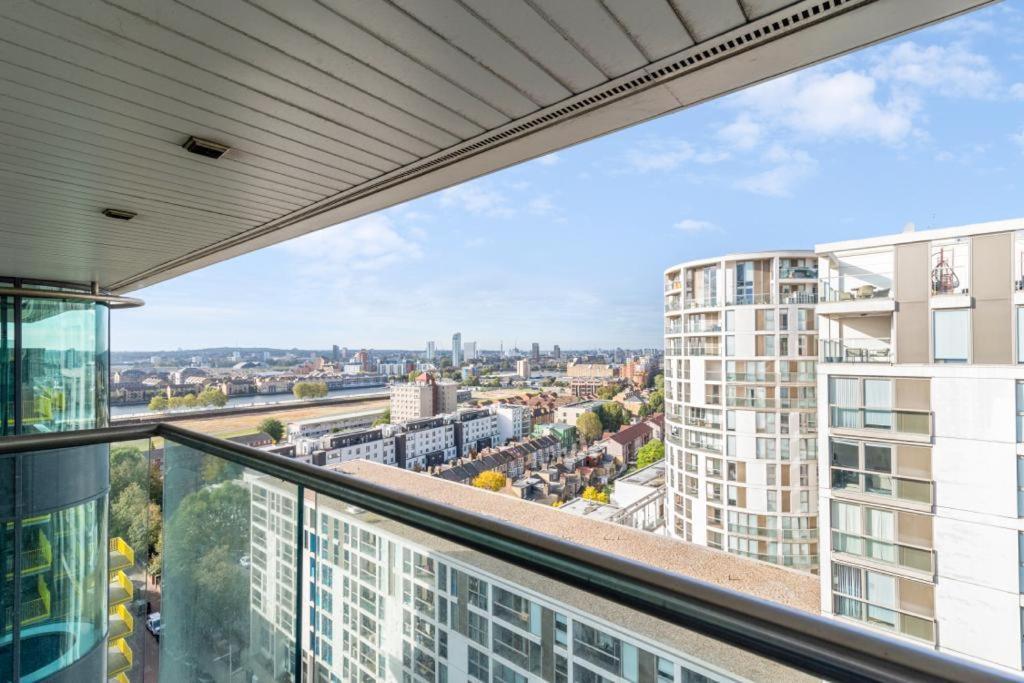 Docklands Cozy View Apartment London