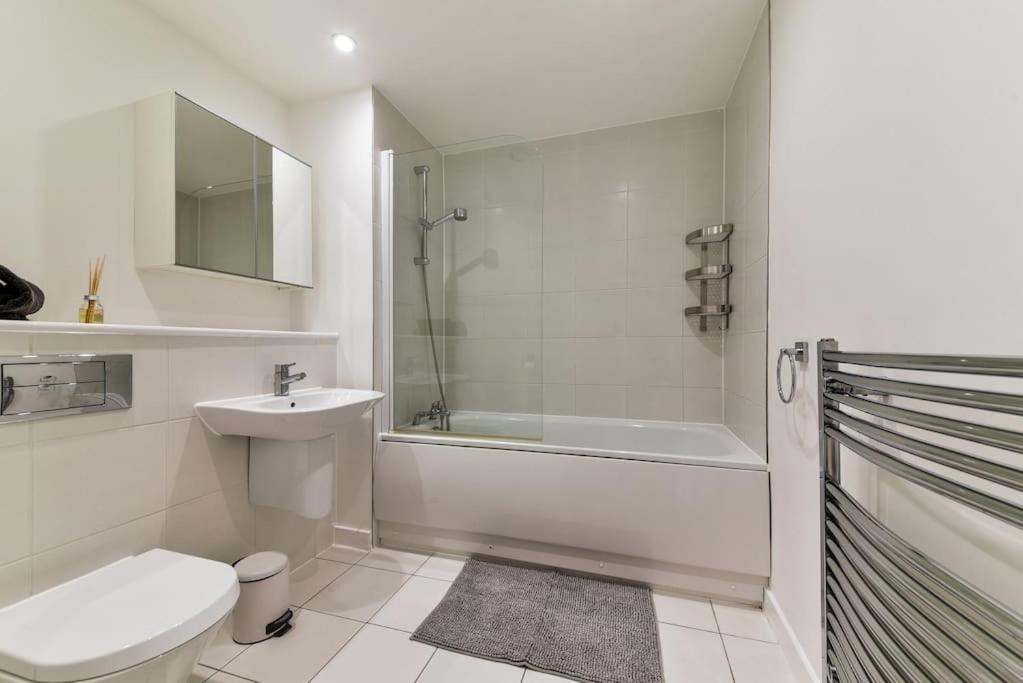 Amazing 2 Bed 2 Bath Flat In Canary Wharf Lejlighed *