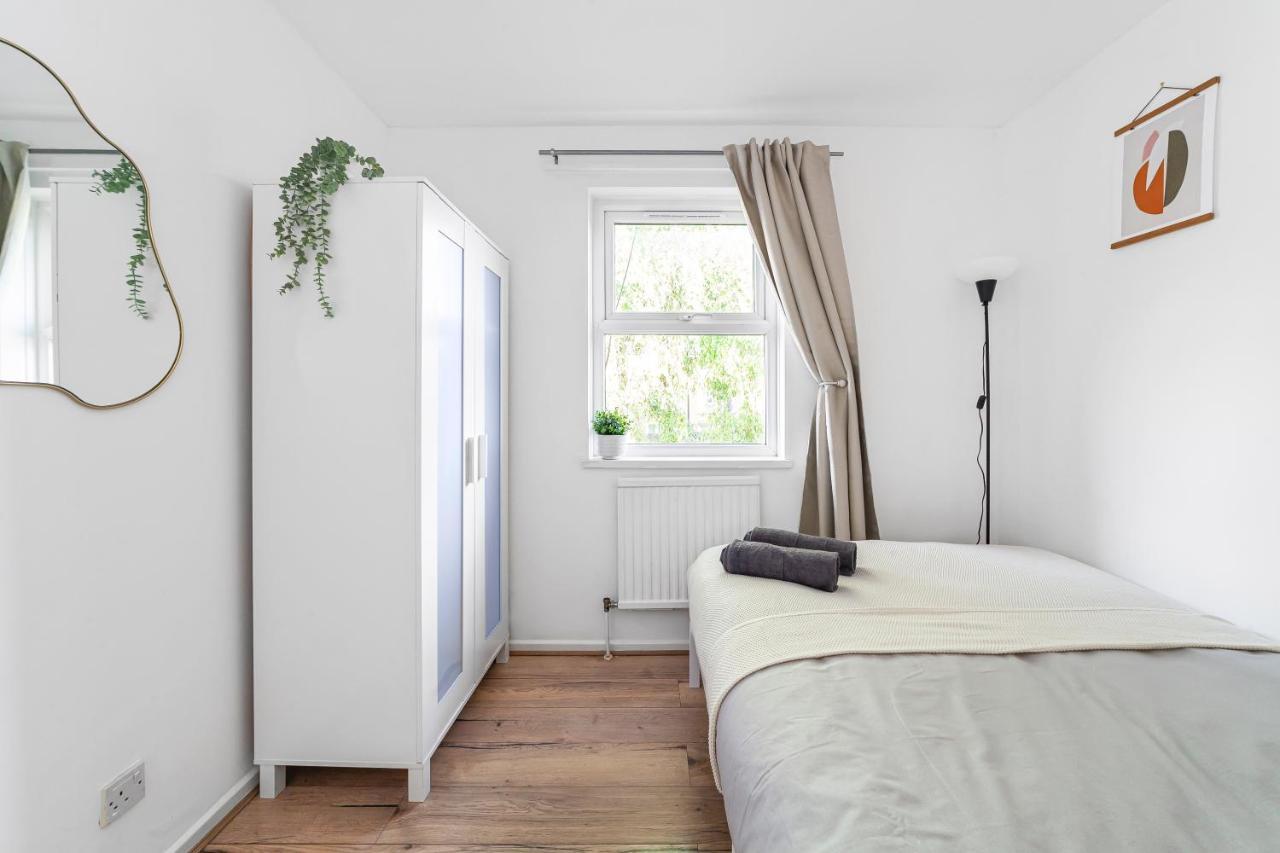 Arte - 3-bedroom Bright House London, Haggerston, Garden, Parking, 8 Min Walk To Haggerston Station, Weekly Or Monthly Stays, Serviced - 7 Guests Holiday home *