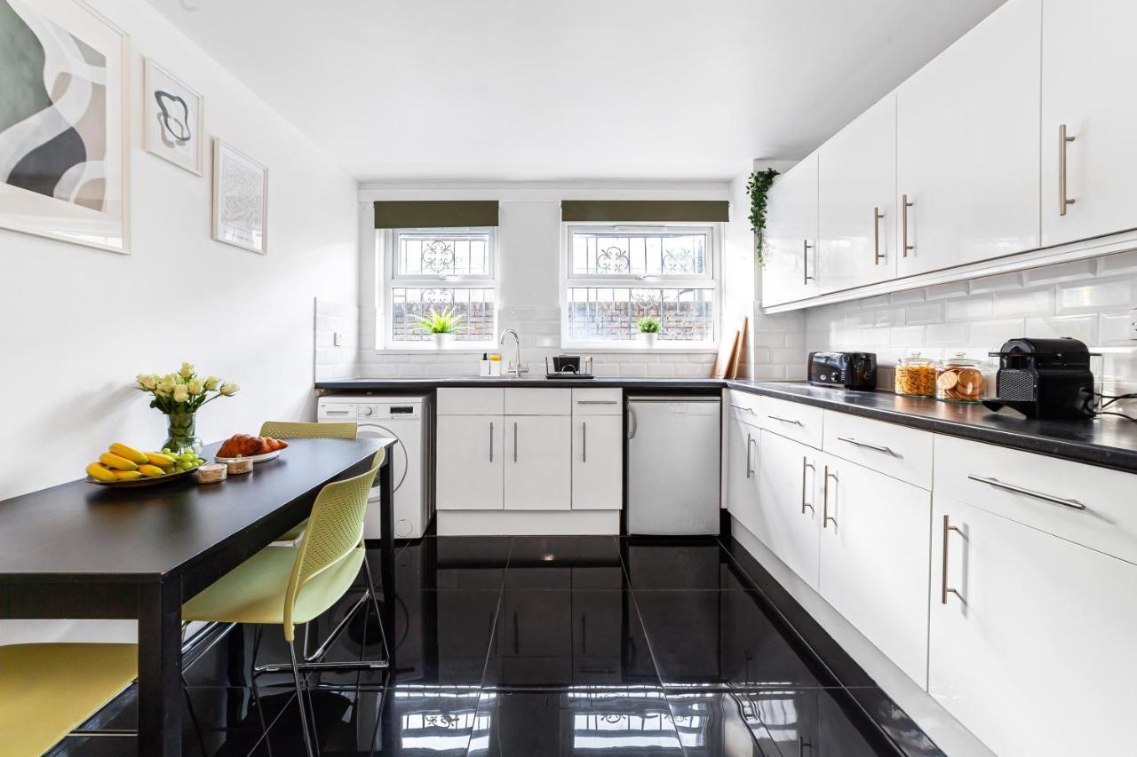 Holiday home Arte - 3-bedroom Bright House London, Haggerston, Garden, Parking, 8 Min Walk To Haggerston Station, Weekly Or Monthly Stays, Serviced - 7 Guests London