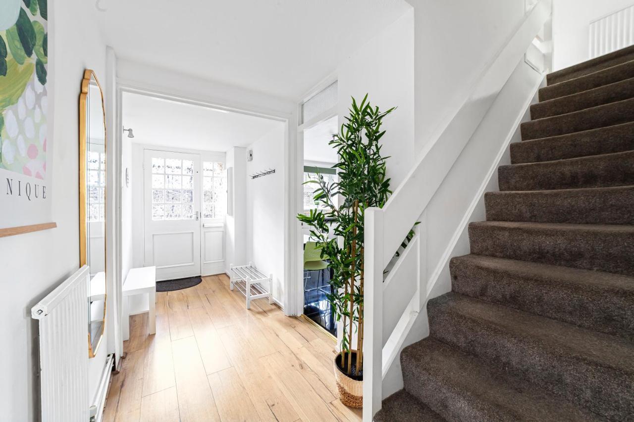 Arte - 3-bedroom Bright House London, Haggerston, Garden, Parking, 8 Min Walk To Haggerston Station, Weekly Or Monthly Stays, Serviced - 7 Guests Holiday home