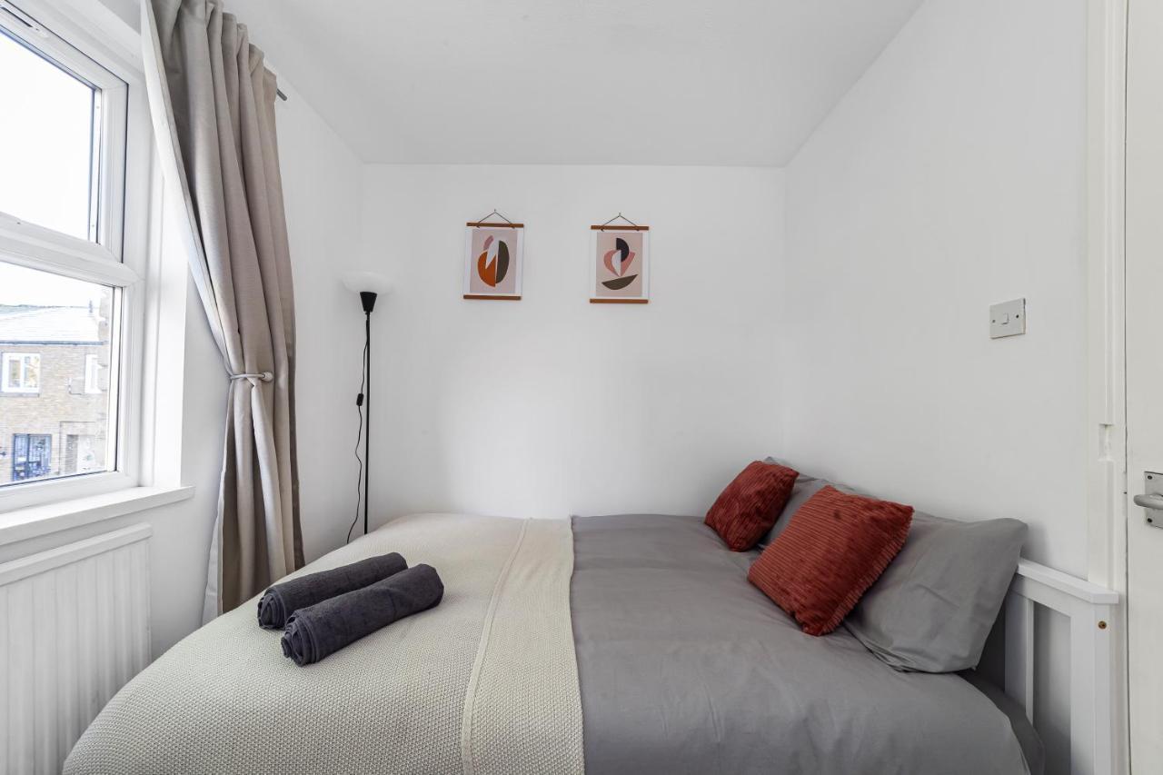 Holiday home Arte - 3-bedroom Bright House London, Haggerston, Garden, Parking, 8 Min Walk To Haggerston Station, Weekly Or Monthly Stays, Serviced - 7 Guests *