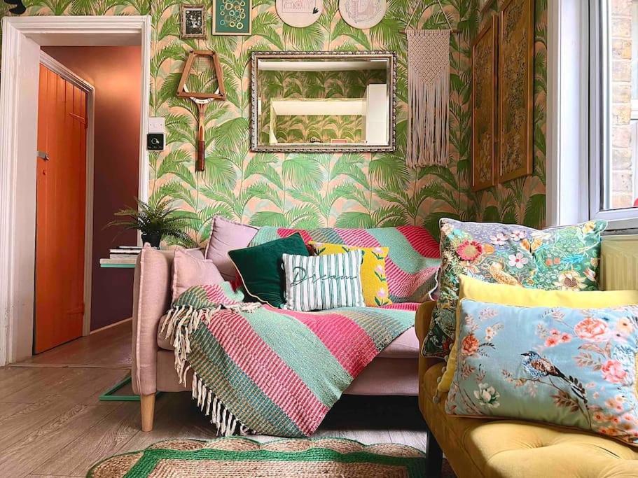 Artsy House In Southeast Holiday home