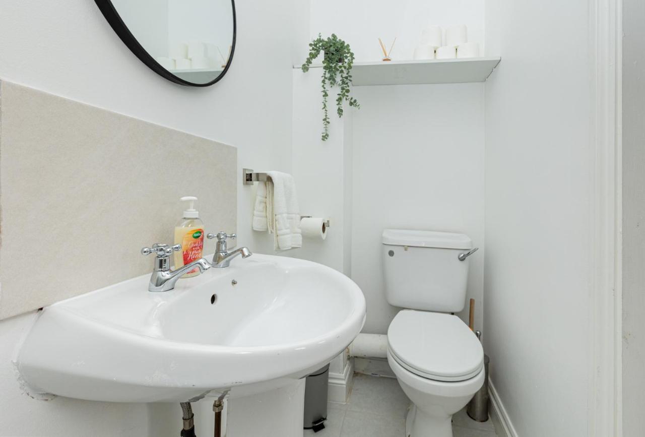 Spacious 4br 3-storey Townhouse In Lively Deptford Casa vacanze Londra