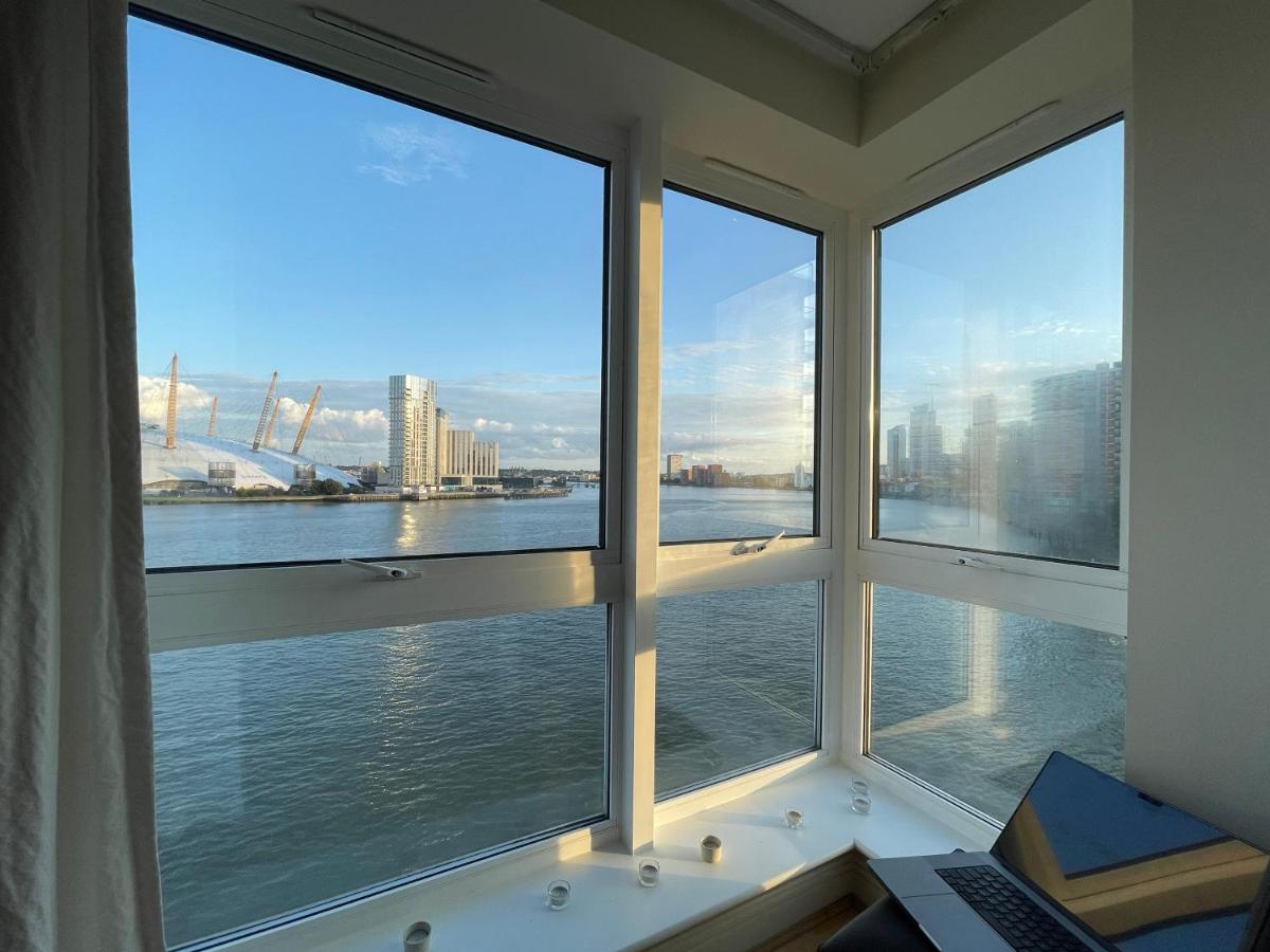 Very Large Ensuite With Wonderful View Over The River Thames In A Peaceful & Calm Residential Building - Shared Flat With 1 Host Accommodatie bij particulieren