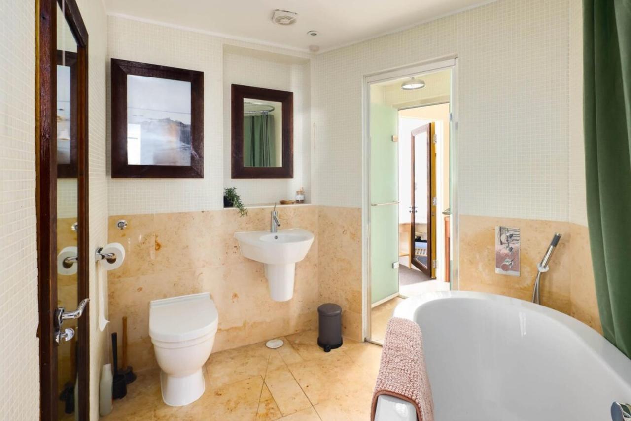 Beautiful & Vibrant 2bd W Balcony - Hackney! Feriehus *