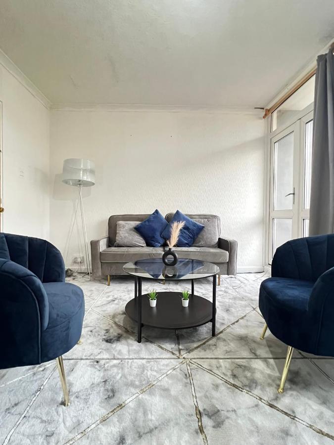 Entire 3 Bedroom Luxury In With Private Balcony London