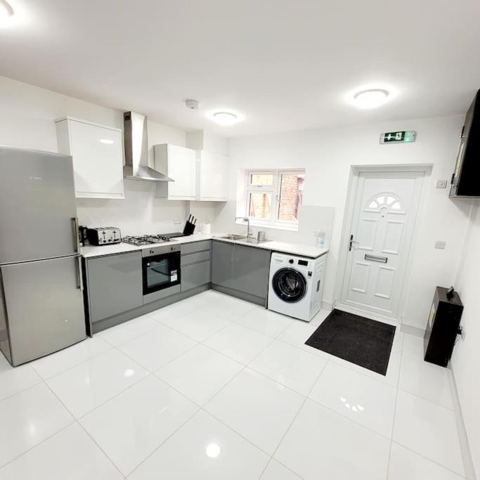 Apartment In East Ham, London