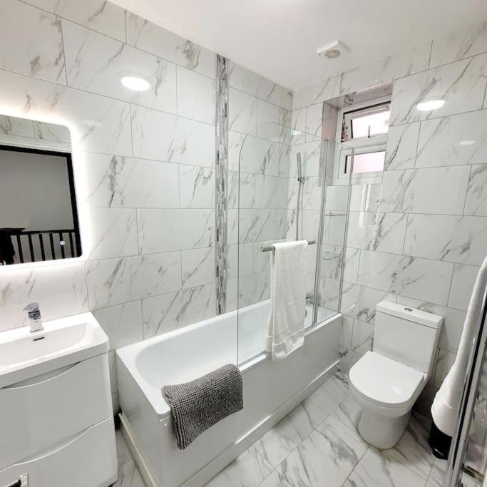 In East Ham, Apartment