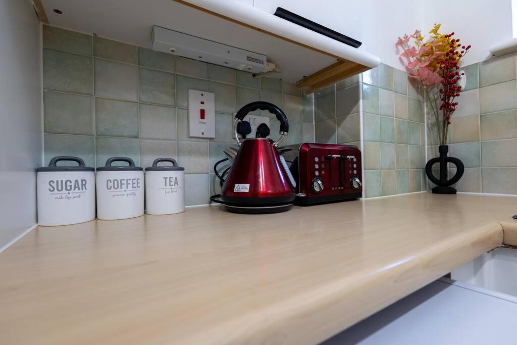 Morden Apartment, By The Sea With Free Parking Londen