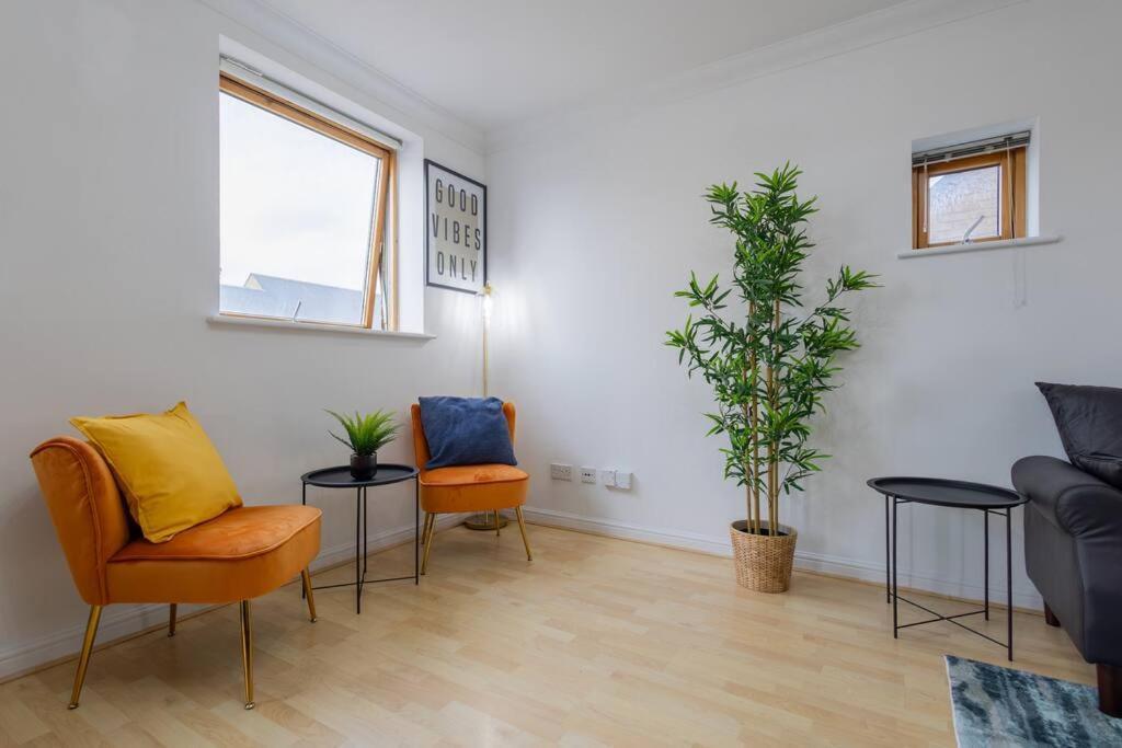 Morden Apartment, By The Sea With Free Parking Appartement *