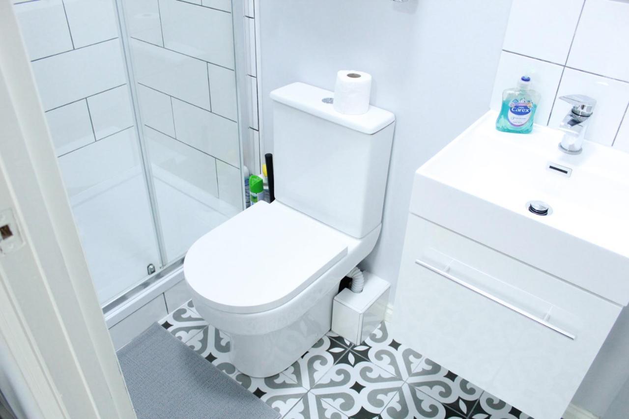 Rum i privatbostad Private Toilet, 15 Min To London