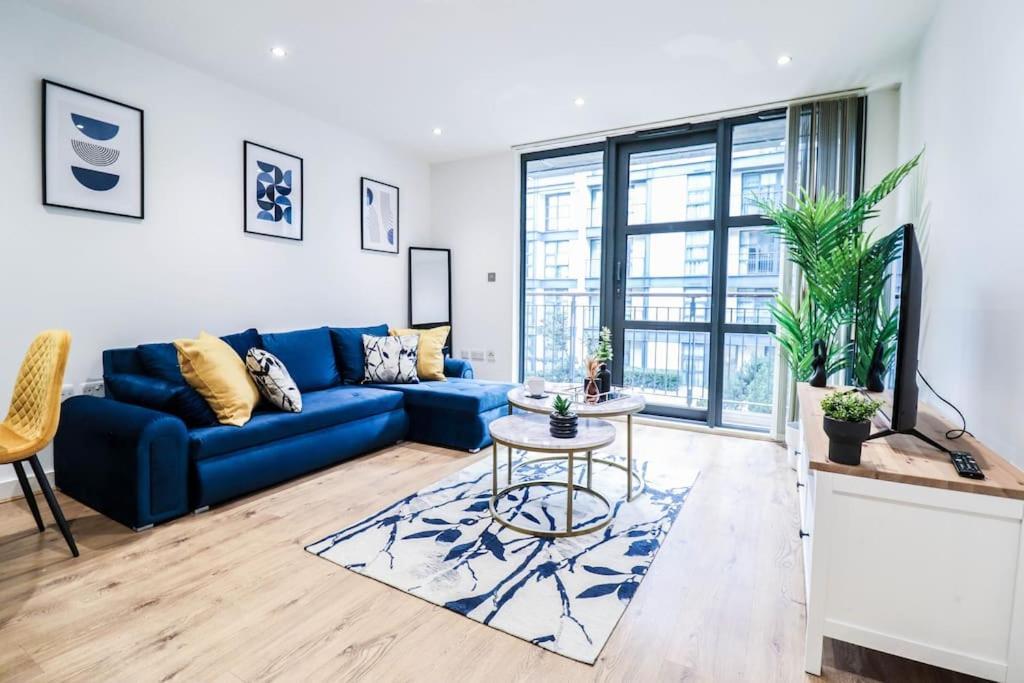 Canary Wharf-10% Discount-fibre Wifi-5mins To Tube * London