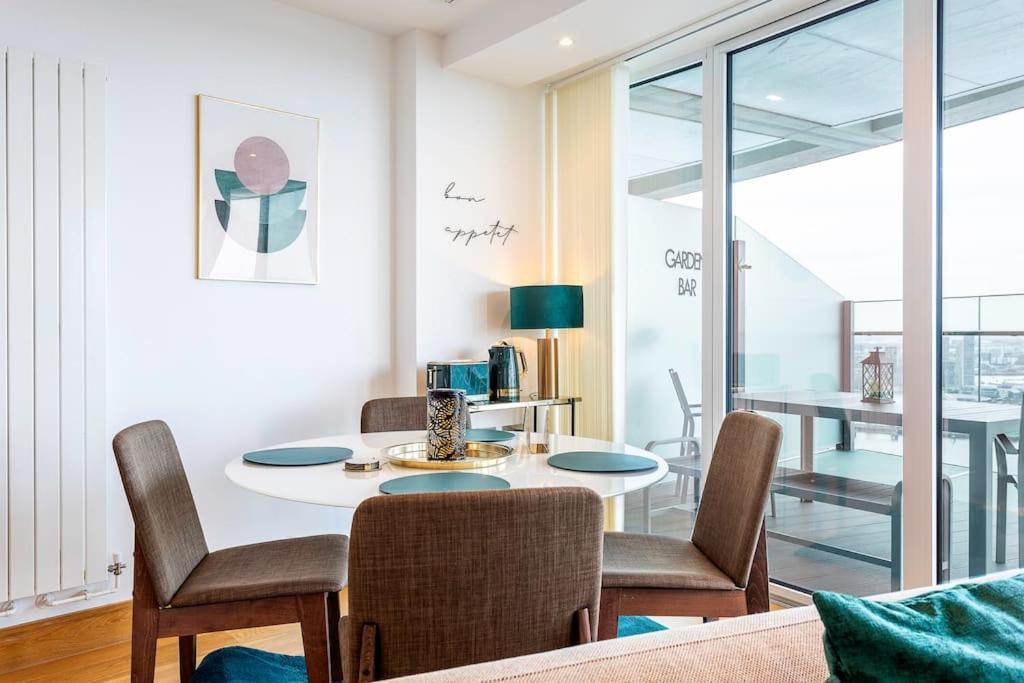 Panoramic Balcony Luxury Appartamento Londra
