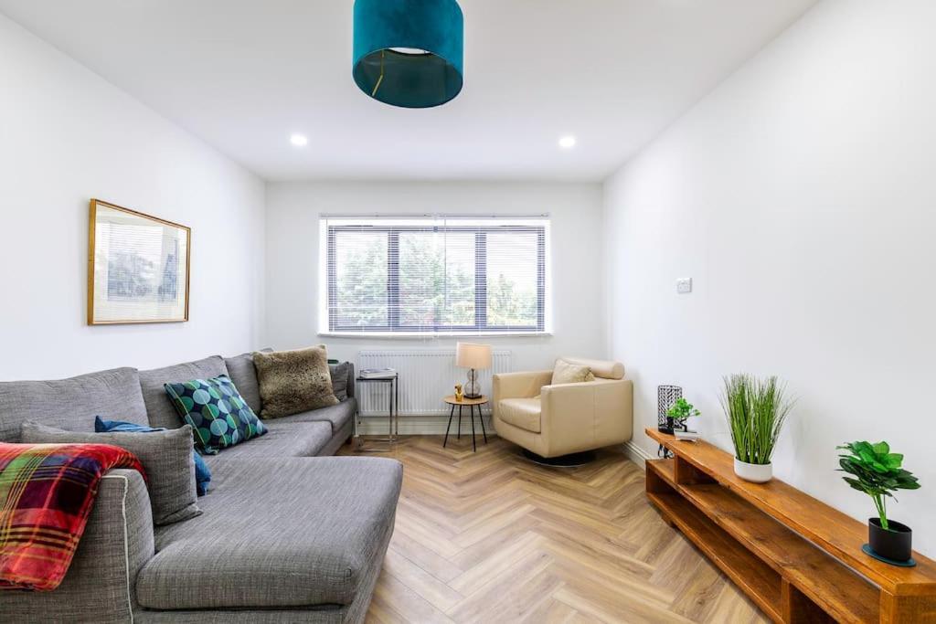 4bed 11 Occupancy Large Flat Elizabeth Line West Flat Free Parking Leilighet *